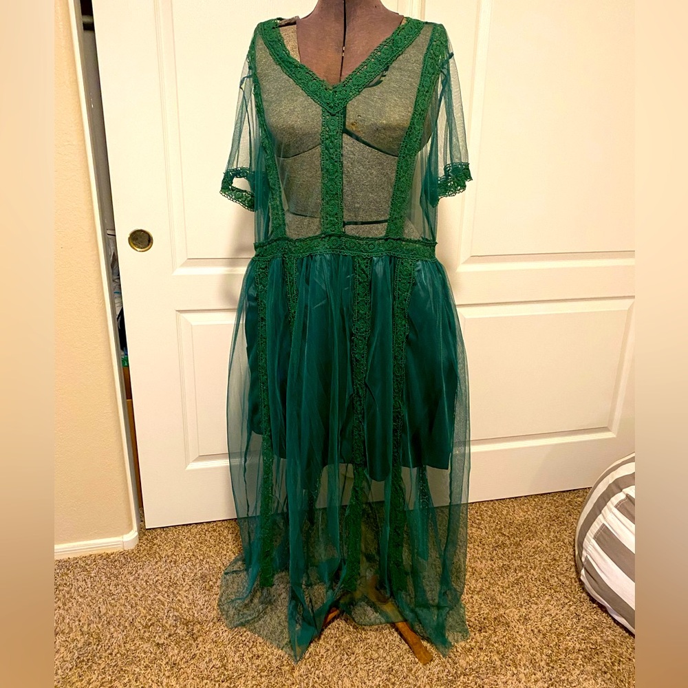 90’s nostalgia tulle outer gown in emerald green!